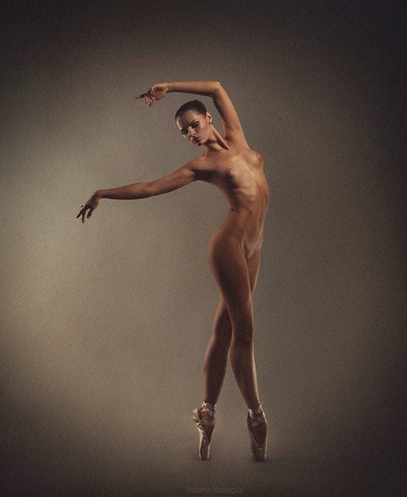 Zlata Yalinich ballerina naked